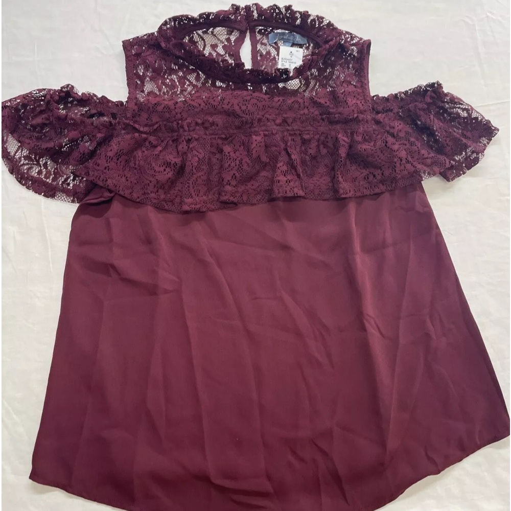 Womens Layered With Love Lace Burgundy Cold Shoulder High Round Neck Size M New